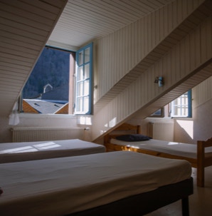 CHABARROU 1 chambre triple 3 lits simples. Possibilités de lit double. 